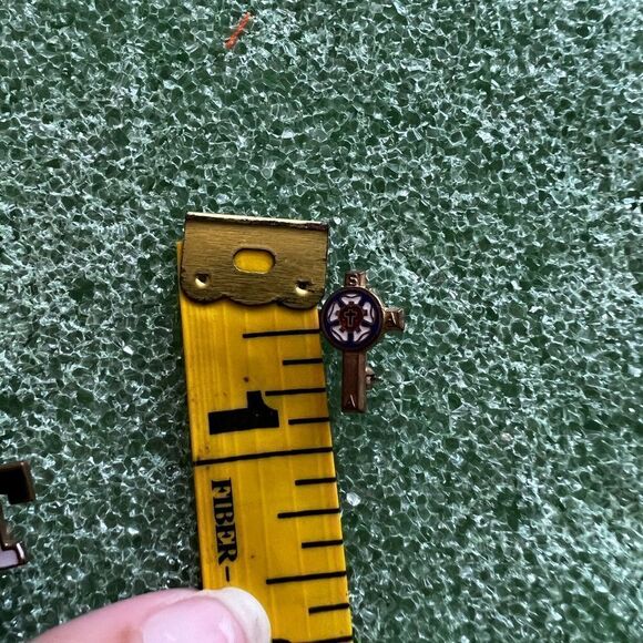 Vintage Christian Cross Enamel Gold Tone Petite Medal Pin - Picture 3 of 3